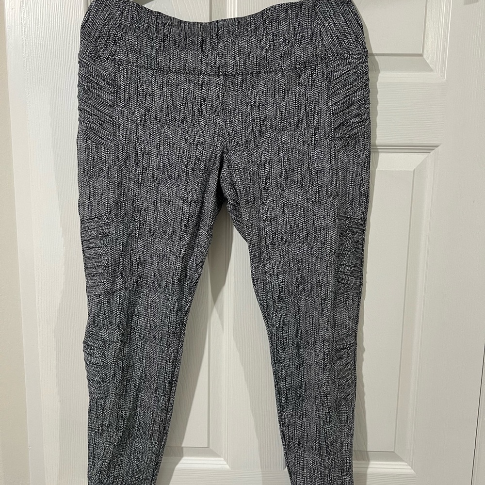 Athleta Delancey textured moto tight yoga pants